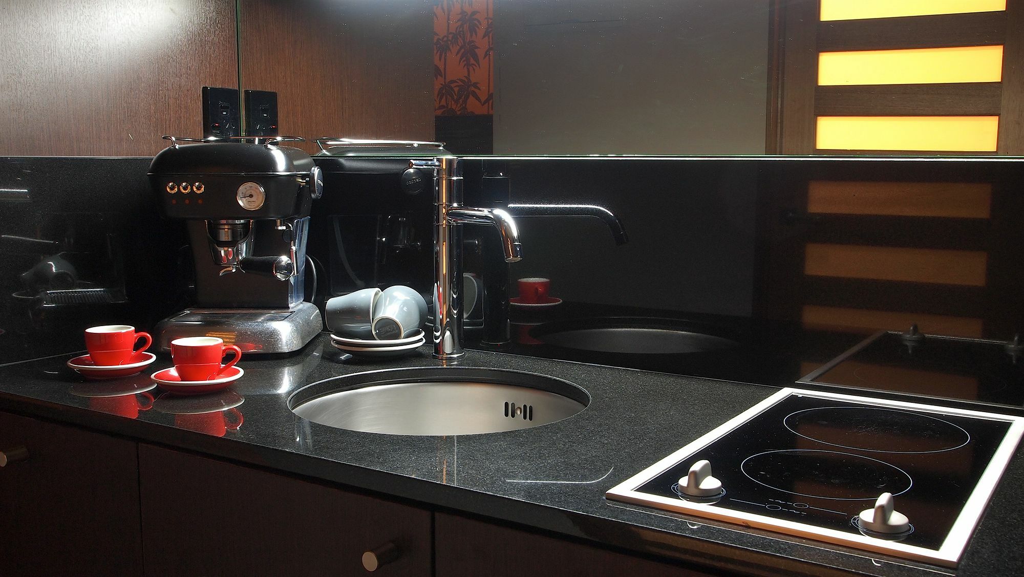 Museum Apartment Hotel, Independent Collection By Evt Wellington Luaran gambar A kitchen with a granite countertop